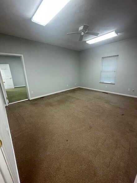 More Photos Of 122 Lincoln Place Ct, Belleville Office For Sale