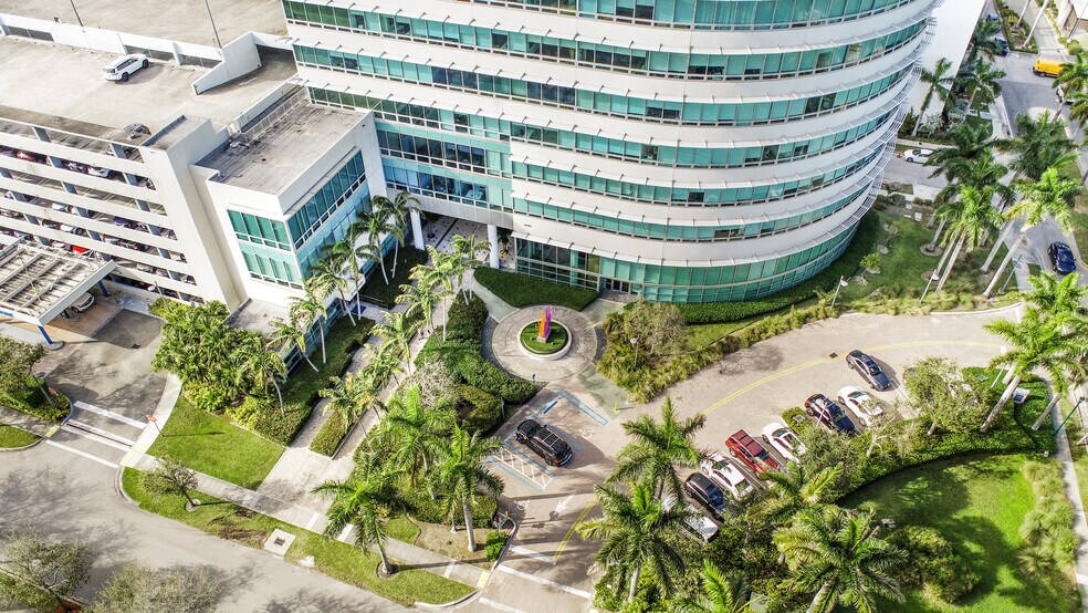 More Photos Of 20900 NE 30th Ave, Aventura Office Residential For Lease