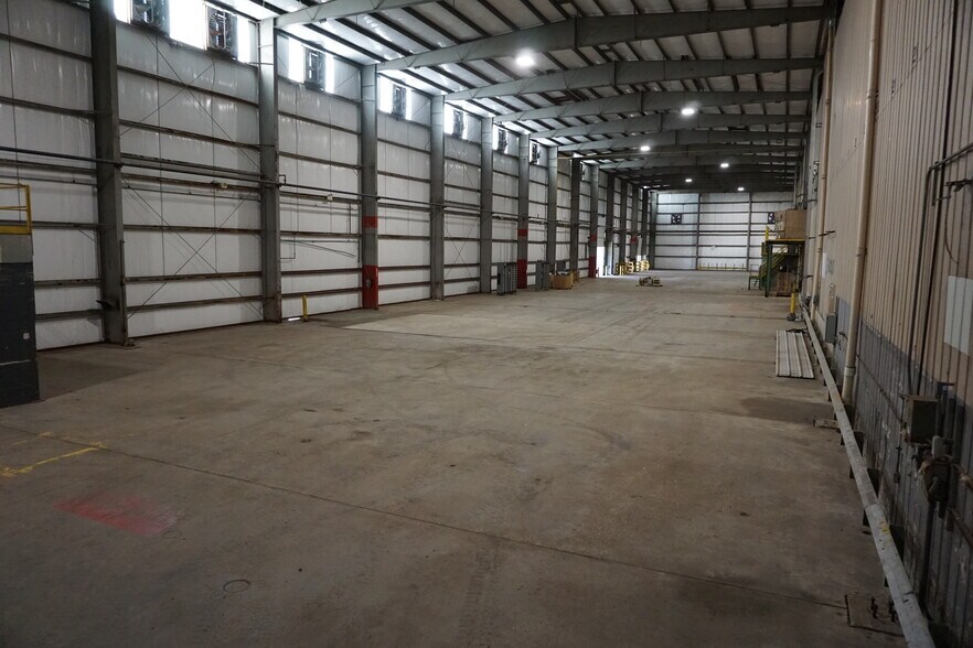 More Photos Of 2870 River Rd, Hawesville Warehouse For Lease