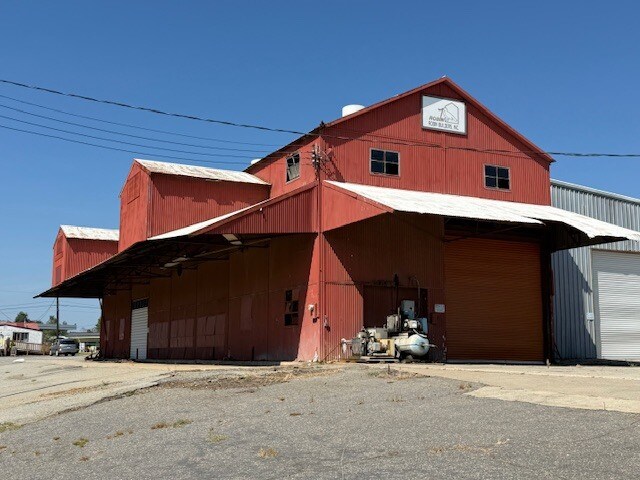 More Photos Of 566 State st, Lyons Warehouse For Lease