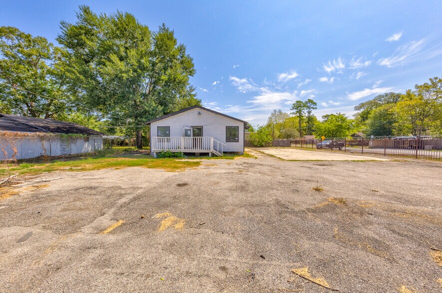More Photos Of 8002-8004 Homestead, Houston Freestanding For Sale