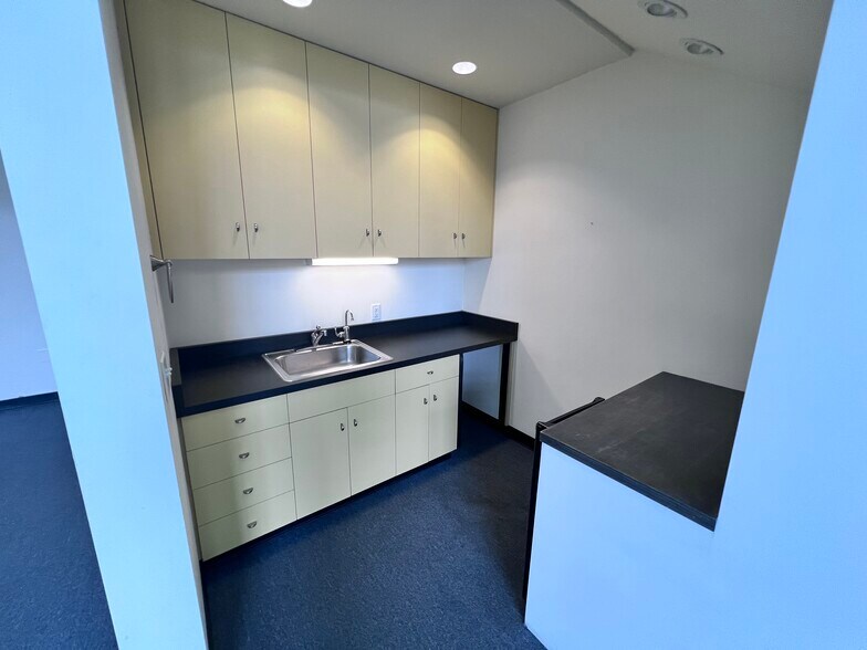 More Photos Of 2332 4th St, Berkeley Warehouse For Lease