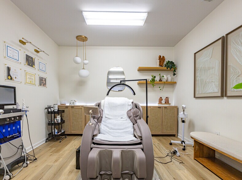 More Photos Of 2551 Roswell Rd, Marietta Medical For Lease