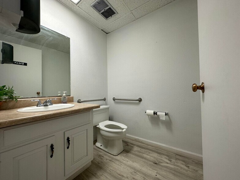 More Photos Of 8751 E Hampden Ave, Denver Office For Sale