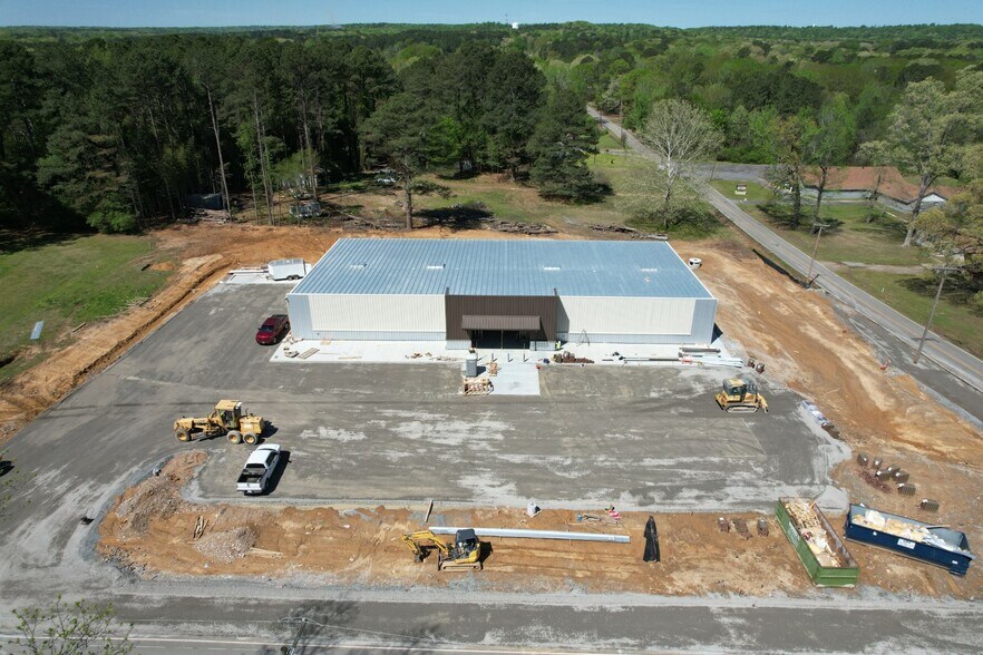 More Photos Of 16453 Vimy Ridge Rd, Alexander Storefront For Sale