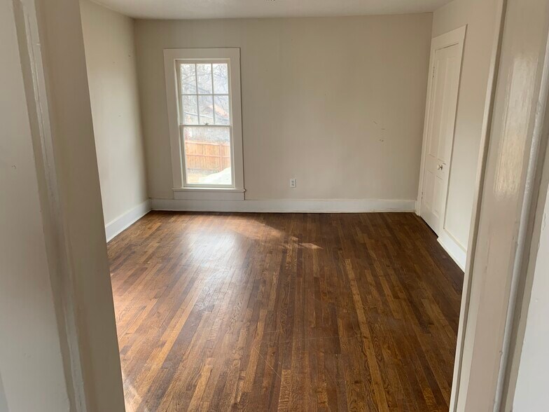 More Photos Of 5905 Slater St, Merriam Office For Lease