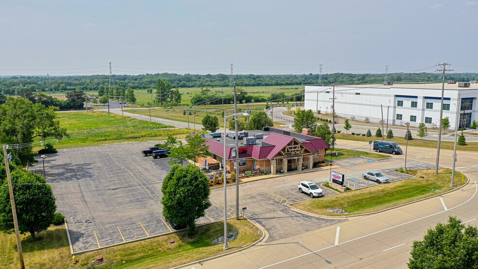 More Photos Of 27W371 North Ave, West Chicago Restaurant For Sale