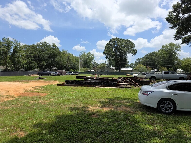 More Photos Of 22195 Cedar St, Robertsdale Warehouse For Sale