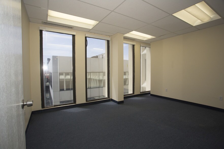 More Photos Of 185 Great Neck Rd, Great Neck Office For Lease