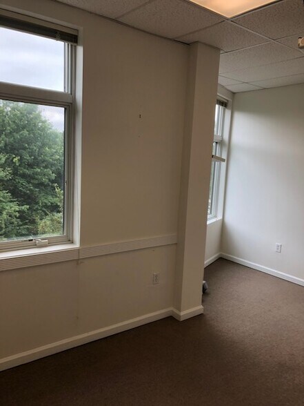 More Photos Of 46179 Westlake Dr, Sterling Office For Sale