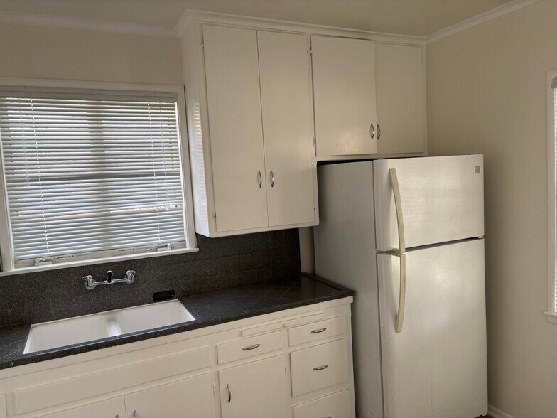 More Photos Of 5005 Cahuenga Blvd, North Hollywood Apartments For Sale