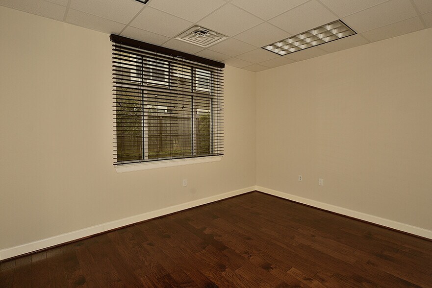 More Photos Of 2219 Sawdust Rd, The Woodlands Office For Sale