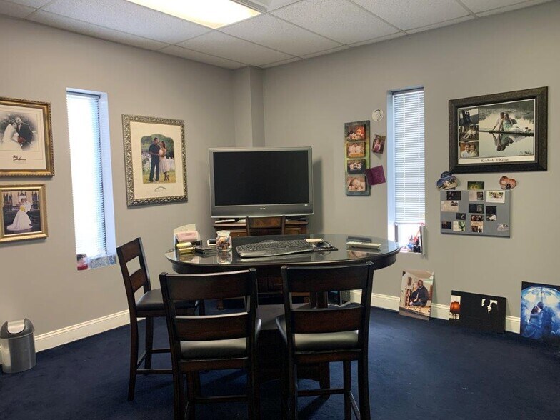 More Photos Of 760 Woodland Dr, Saline Medical For Lease