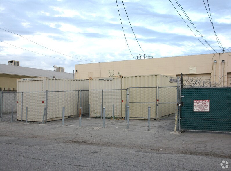 More Photos Of 5437 Satsuma Ave, North Hollywood Warehouse For Lease