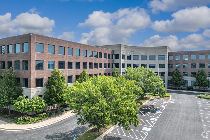 More Photos Of 215 W Diehl Rd, Naperville Office For Sale