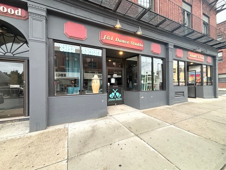 Primary Photo Of 54-72 Summer St, Malden Apartments For Lease