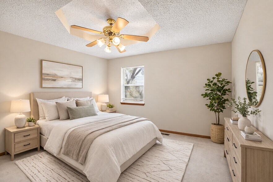 More Photos Of 209 SW Pryor Rd, Lee's Summit Multifamily For Sale