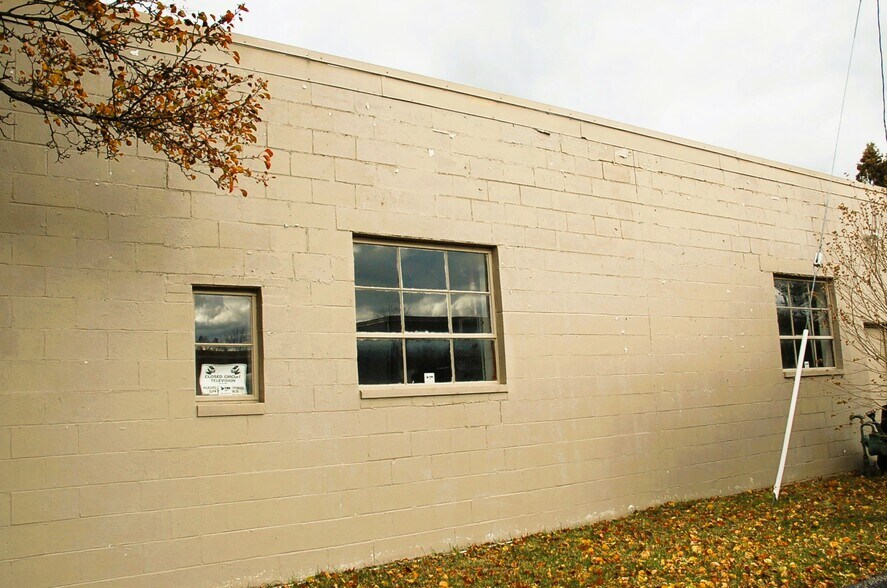 More Photos Of 9722 Columbia Rd, Olmsted Falls Flex For Sale