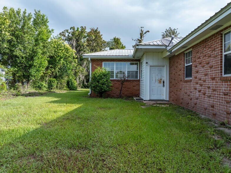 More Photos Of 164 NE Laguna Dr, Lake City Office For Sale