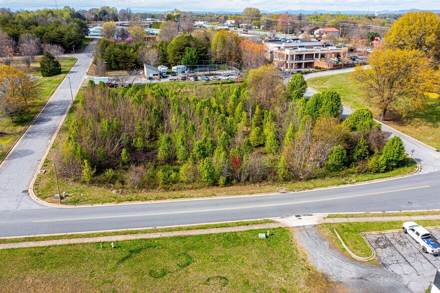 More Photos Of 1043 11th Blvd SE ave, Hickory Land For Sale