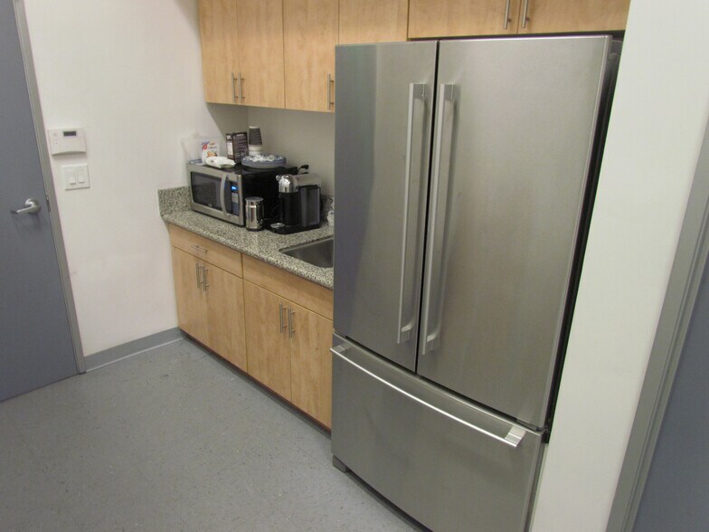More Photos Of 1518-1520 W Magnolia Blvd, Burbank Storefront Retail Office For Sale