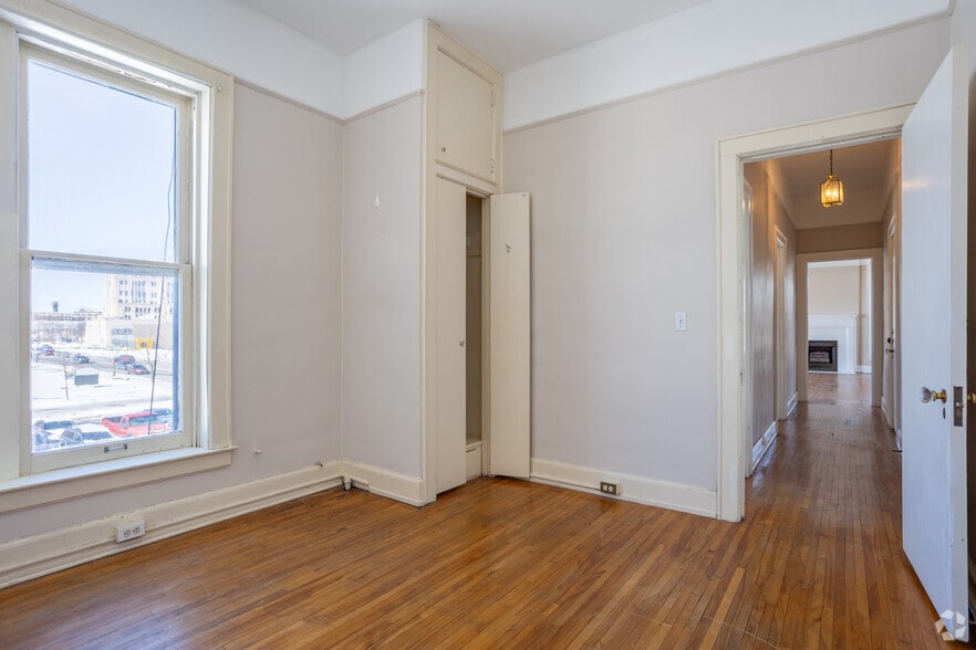 More Photos Of 814 Center Ave, Bay City Apartments For Sale