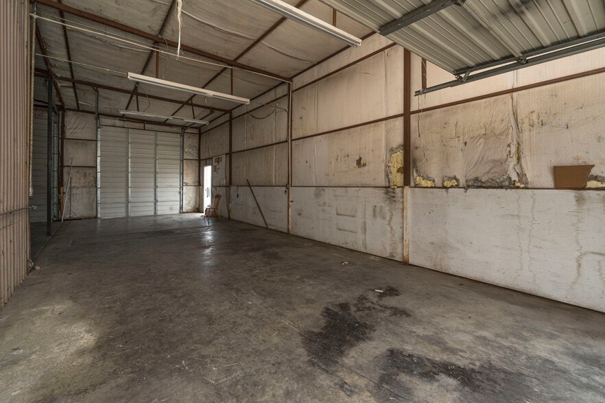 More Photos Of 108 West Gillum, Grandview Warehouse For Sale