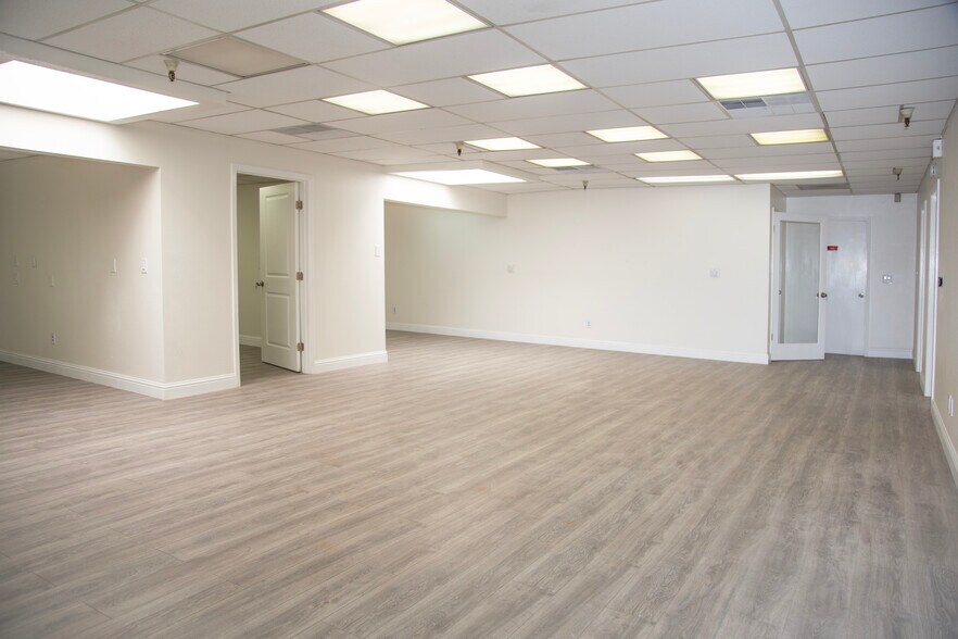 More Photos Of 961 N Emerald Ave, Modesto Showroom For Lease