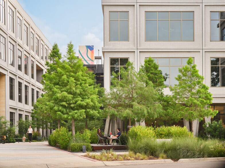 More Photos Of 3232 E Cesar Chavez St, Austin Unknown For Lease