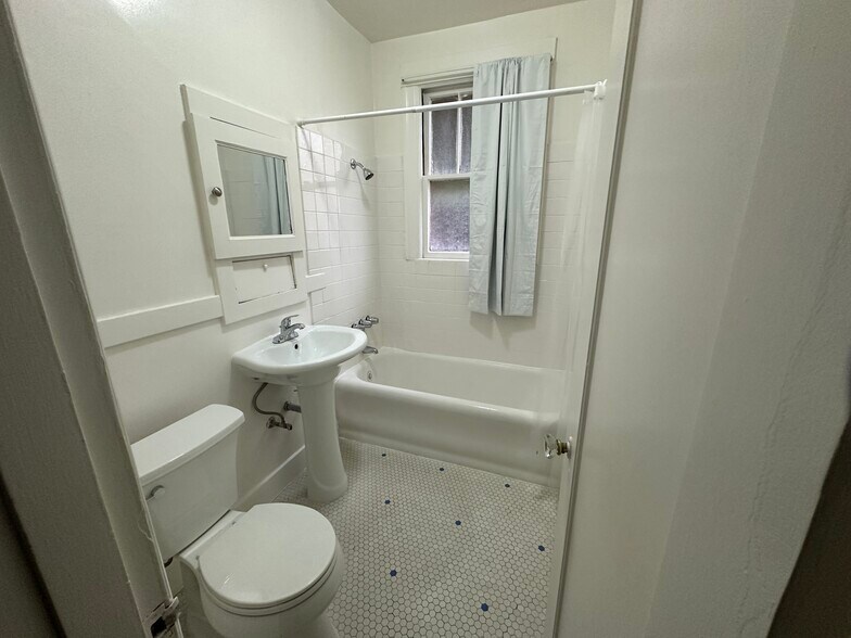 More Photos Of 2370 Filbert St, San Francisco Apartments For Sale