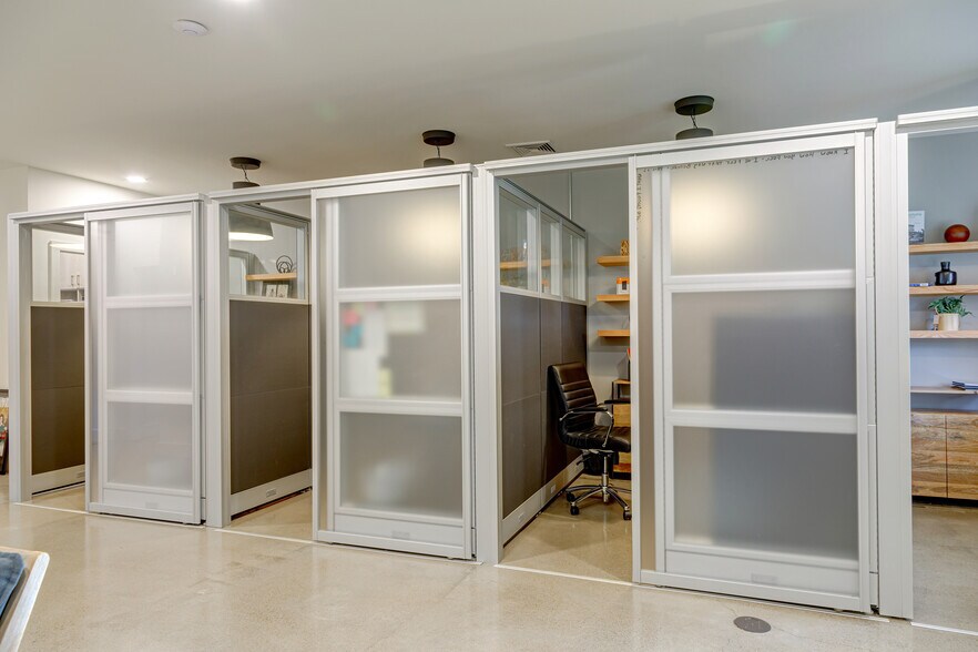 More Photos Of 400 Sugartree Ln, Franklin Office For Sale