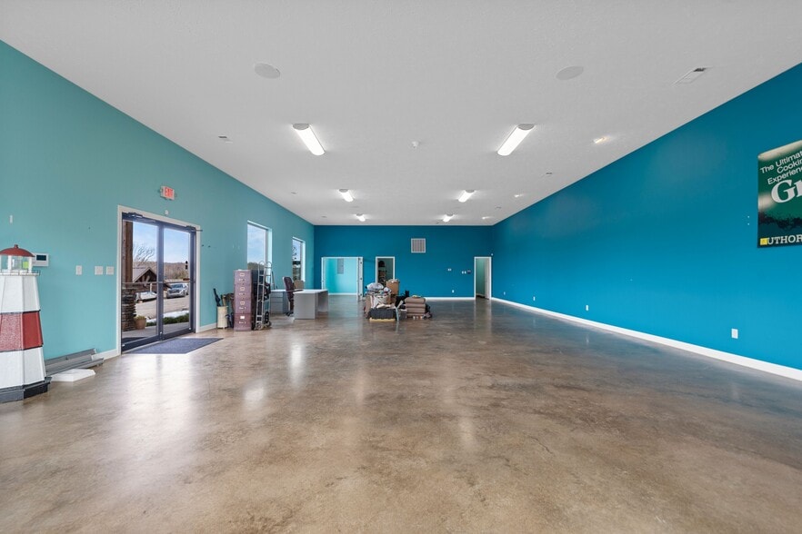 More Photos Of 1915 Walkers Trl, Conway General Retail For Sale