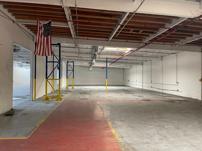 More Photos Of 800 W Milford St, Glendale Warehouse For Lease