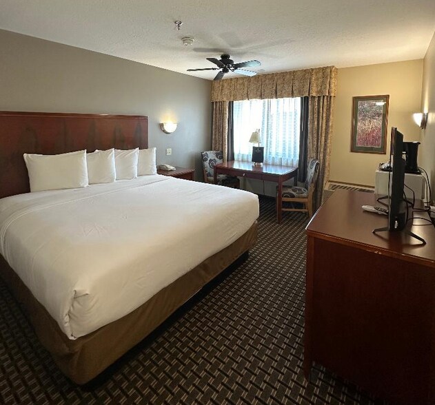 More Photos Of 1011 Rio Grande Ave, Gunnison Hotel For Sale