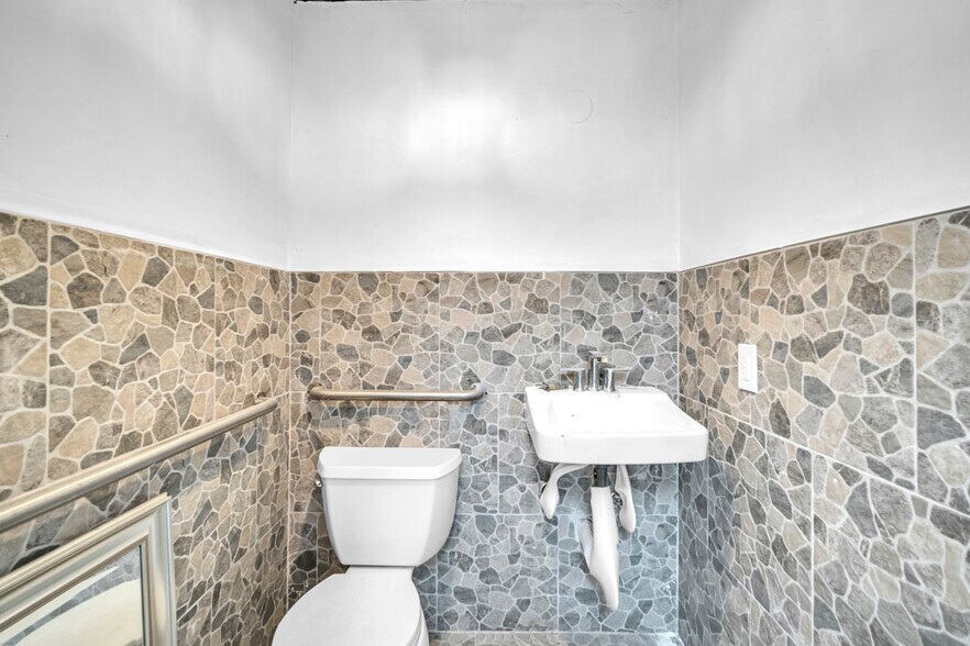 More Photos Of 3900 W Commercial Blvd, Fort Lauderdale Office For Lease