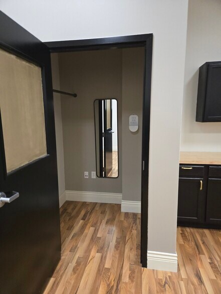 More Photos Of 653 Main St, Buffalo Storefront Retail Office For Lease