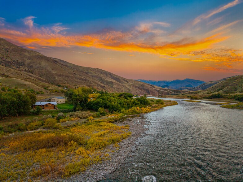 More Photos Of 13706 US 95, White Bird Trailer Camper Park For Sale