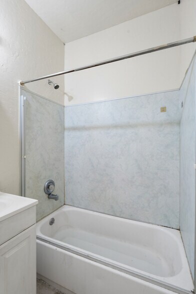 More Photos Of 2100 51st Ave, Oakland Apartments For Sale