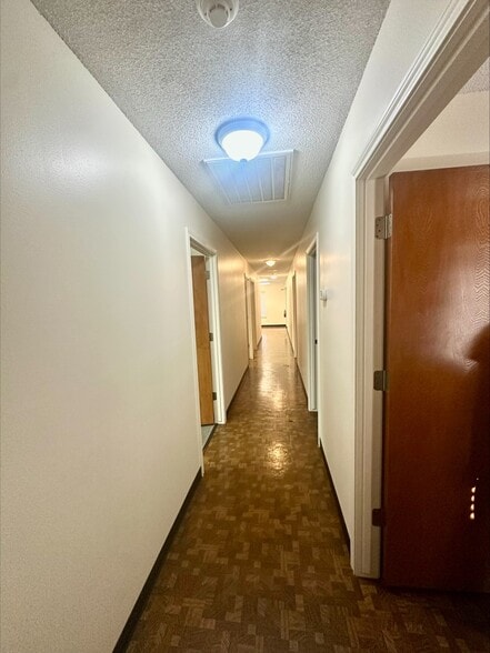 More Photos Of 327 Fowlkes St, Sealy Office For Lease