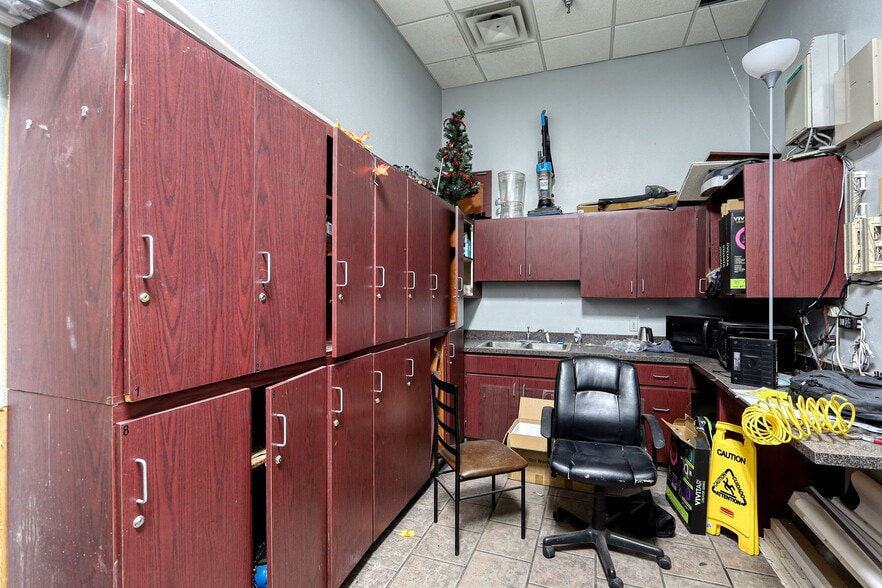 More Photos Of 1506 Lee Trevino Blvd, El Paso Unknown For Lease