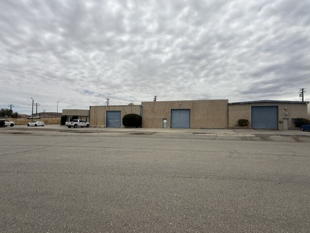 Primary Photo Of 16409 K St, Mojave Service For Sale