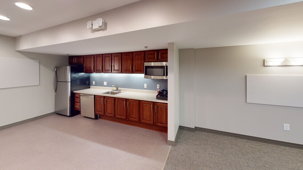 More Photos Of 2720 Centennial Rd, Toledo Office For Sale