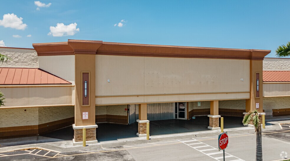 More Photos Of 7015 N University Dr, Tamarac Supermarket For Lease