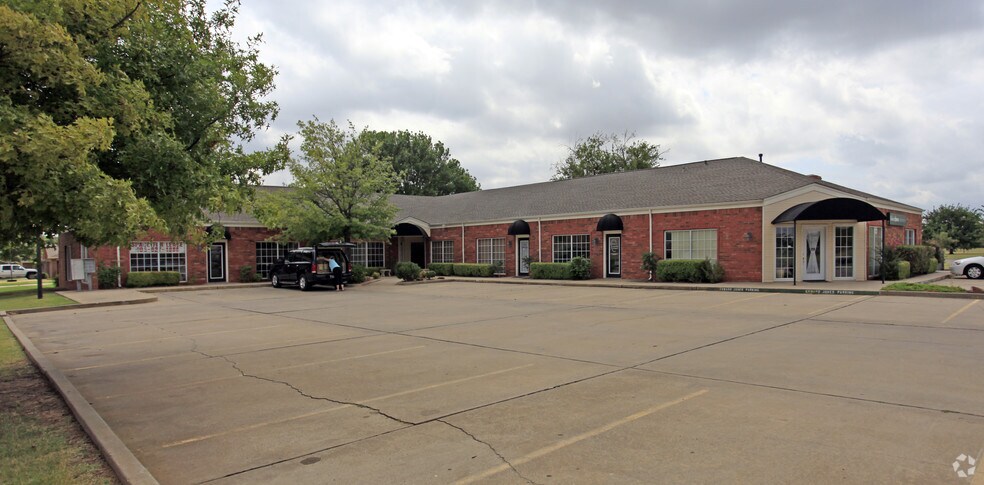 More Photos Of 9300 S Pennsylvania Ave, Oklahoma City Office For Sale