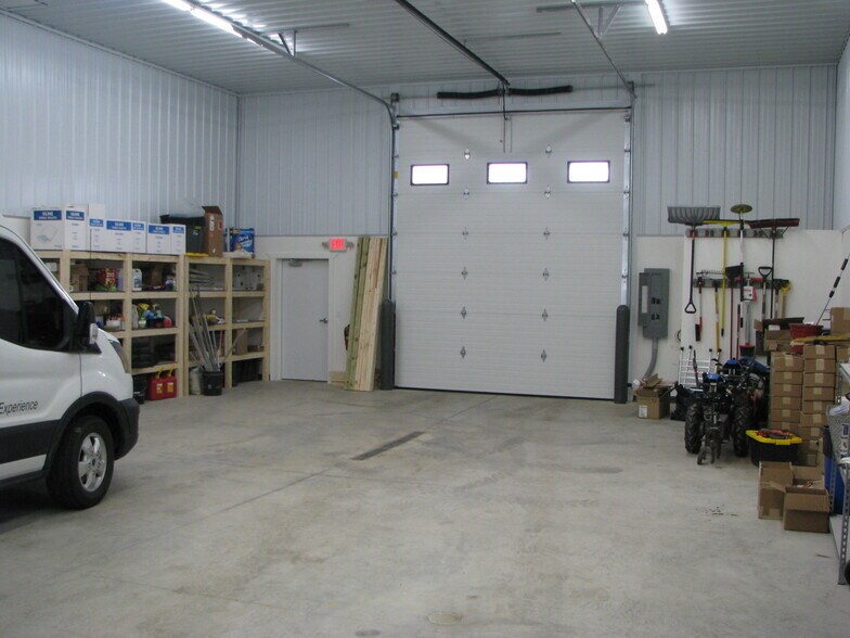 More Photos Of 3862 Norrie Dr, New Franken Showroom For Lease