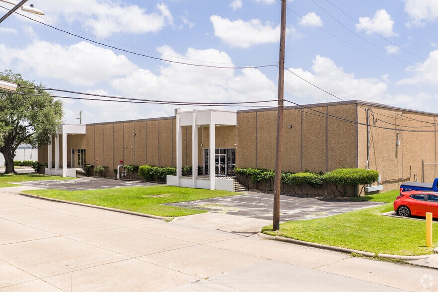 More Photos Of 6855 Wynnwood Ln, Houston Unknown For Lease
