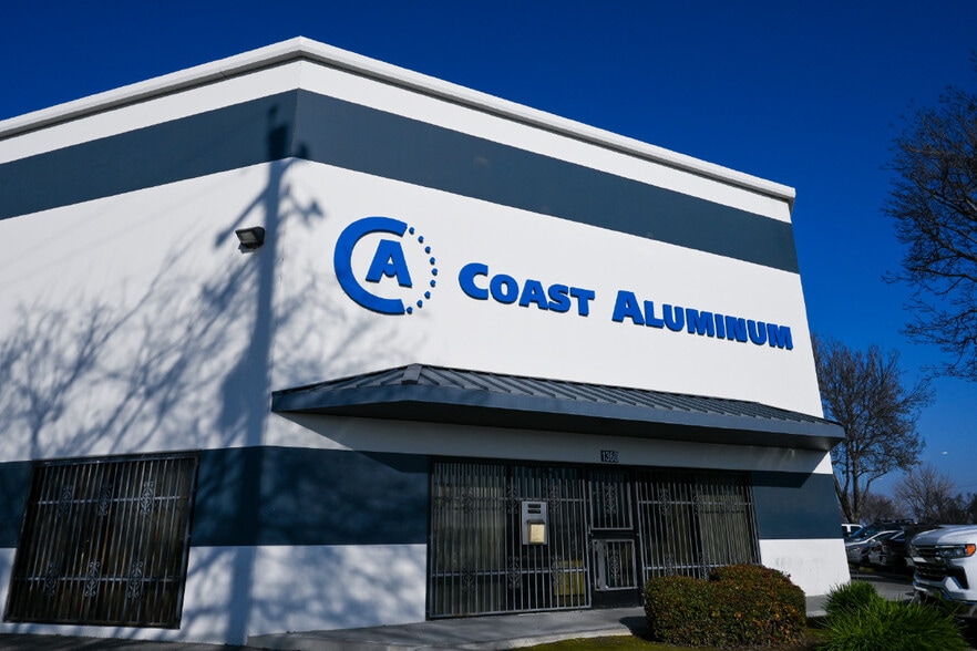 More Photos Of 1360 E North Ave, Fresno Service For Sale