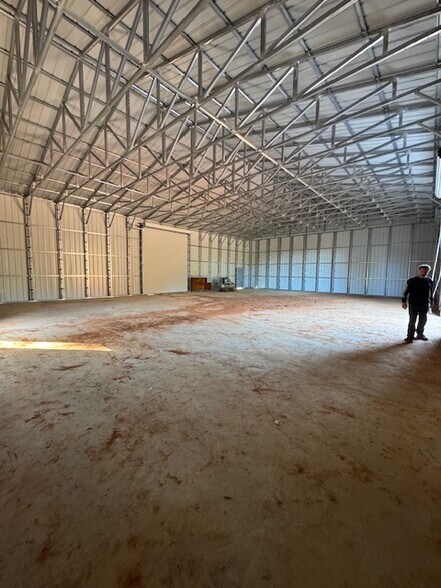 More Photos Of 1402 Old 41 Hwy, Milner Warehouse For Sale