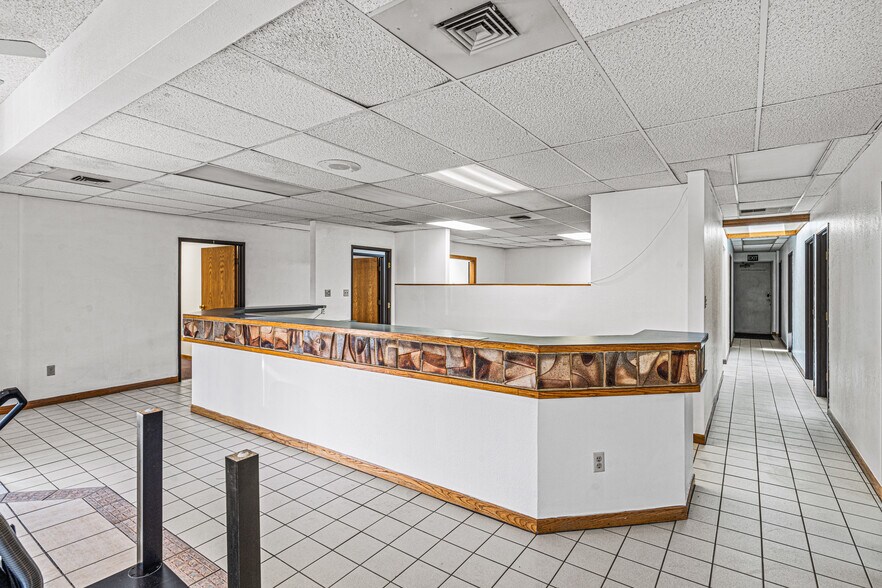 More Photos Of 725 Desert Flower Blvd, Pueblo Office For Sale