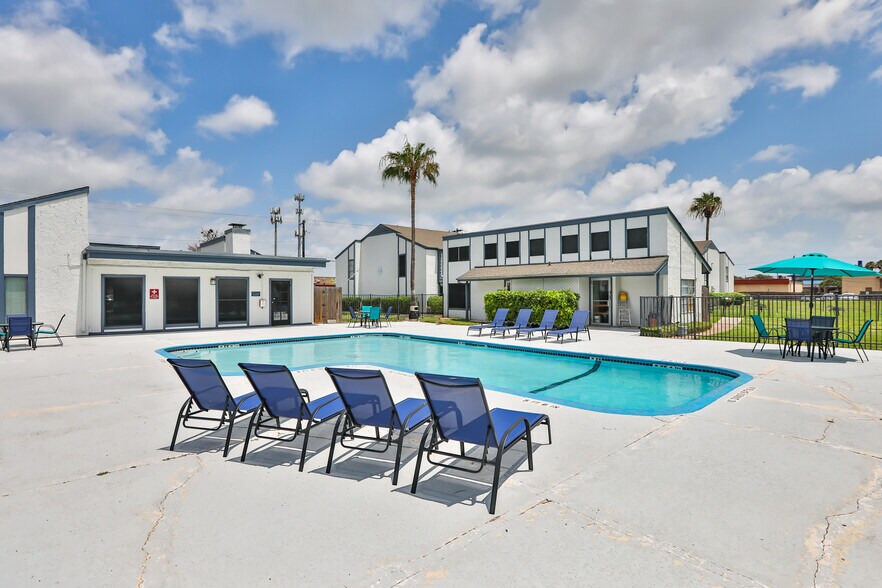Primary Photo Of 6602 Everhart Rd, Corpus Christi Apartments For Sale
